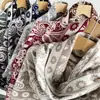 Nuevo Estilo Étnico Otoño/Invierno Flor de Anacardo Jacquard Imitación Cachemira Engrosado Borla Bufanda Bufanda Triangular Chal Chal Venta al por Mayor