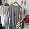 Camiseta Redonda Manga Curta com Estampa de Coração e Letras Estilo Coreano para Mulheres, Versátil de Verão, Caimento Solto, Emagrecimento, Ombro Normal