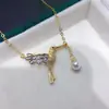 Zhuji Fuente de Perlas Venta al por Mayor Colgante de Perla de Agua Dulce Natural Cadena para Clavícula Diseño de Colibrí de Nicho Estilo Joyería de Perlas