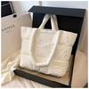 Bolso de Algodón Acolchado a Cuadros de Gran Capacidad a la Moda para Mujer, Bolso de Hombro con Relleno de Plumón Nuevo Estilo Invierno 2026, Bolso Tote con Bloques de Color