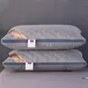 Núcleo de almohada con terciopelo de plumas de alta elasticidad, almohada de soporte para el cuello para adultos, almohada individual para dormitorio, hecho a medida de fábrica, disponible para dropshipping