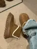 Botas de nieve de suela gruesa versátiles de nicho de moda para mujer 2026, botines cortos cálidos de algodón con forro de felpa versátiles, elegantes y con estilo