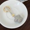 Llavero con cadena de garra de diamante de moda transfronteriza, colgante de bolso personalizado para pareja, exquisita decoración de coche, pequeño regalo creativo colgante