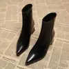Botas Femininas de Cano Curto Moda Outono/Inverno 2026 Novo Estilo Marrom Bico Fino Salto Bloco Antiderrapante Slim Elegantes
