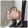 Bolsa Transversal/De Mão/Ombro Feminina Popular Europeia e Americana deste Ano com Retalhos de Lã de Cordeiro Nova para Outono e Inverno de 2025 Casual