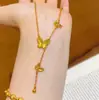 Nuevo Estilo Cadena para Clavícula con Borla de Tres Mariposas Brillantes Bañada en Oro Arena, Collar de Larga Duración que No se Desvanece, Venta al por Mayor de Fábrica
