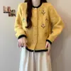 Cardigan Suéter de Tricô com Gola Redonda e Bordado de Flores em Cores Contrastantes Estilo Coreano para Mulheres Novo Estilo Outono e Inverno 2025 Estilo Preguiçoso Solto