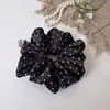 Goma de pelo scrunchie satinada con lunares estilo coreano para mujer, modelo nuevo 2026, sujetador de pelo extragrande que hace que la cara se vea más pequeña, adecuado para peinados de moño o cola de caballo.