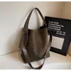 Bolsa Tote Grande de Moda Transfronteiriça Fosca Nova para Mulheres, Casual Versátil para o Dia a Dia, Bolsa de Ombro Cruzado de Nicho