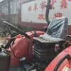 O Trator de Quatro Rodas Mc504-3 Vermelho Oriental para Pomares Possui Alta Distância do Solo, Capacidade de Giro Flexível e é Adaptável a Diversas Ferramentas Agrícolas