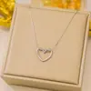 Collar de Corazón Estéreo Calado Simple Europeo y Americano, Cadena para Clavícula de Acero de Titanio Chapado al Vacío de Oro de 18K Moderno Personalizado