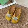 Sapatilhas planas estilo Birkenstock para mulheres, para uso externo no verão, novo estilo 2026, sem calcanhar, para pessoas preguiçosas, sapatos pretos únicos, sapatos slip-on