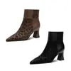 Otoño/Invierno 2026 Estilo Nuevo Color Marrón Estampado de Leopardo Bloque de Color Punta Puntiaguda Tacón Grueso Botines Cortos y Botines de Mujer Botas de Mezclilla Zapatos Planos de Mujer