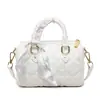 Bolsa Pequena Quadrada Fashion com Bordado de Linha Nova Coleção Primavera/Verão 2026 Tendência de Letras Europeia e Americana Bolsa Transversal de Ombro Feminina Tendência