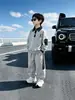 Traje de primavera y otoño para niños con cuello polo, estilo coreano, conjunto de dos piezas moderno y elegante para niños, atuendo genial y guapo para niños pequeños, calidad de exportación