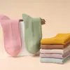 Calcetines para Combinar con Pantalones de Tiburón, Calcetines Deportivos Rayados en Blanco y Negro para Mujer, Calcetines de Invierno de Media Pantorrilla, Estilo Moderno de Primavera y Otoño, Calcetines Largos para Estudiante