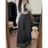Foto real de los nuevos pantalones anchos de mujer para otoño 2026, de tiro alto, fluidos, holgados, casuales, de largo hasta el suelo, pantalones de traje de corte holgado