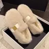 Sapatos de algodão estilosos Furry para o outono e inverno de 2026, mocassins slip-on, sapatos de algodão modernos de tamanho pequeno, novo design totalmente envolvente