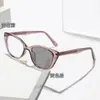 Gafas de vista fotocromáticas estilo ojo de gato con diseño de patillas de pin, montura marrón claro, patillas de resorte, adecuadas tanto para uso interior como exterior