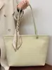 Yue Zi 2026 Outono Inicial Nova Bolsa Tote Simples de Grande Capacidade Feminina Estilosa Moda Tendência para o Dia a Dia Ombro Único Bolsa Casual