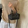 Bolsa de mão tecida para mulheres, nova bolsa asa vintage de grande capacidade 2026, bolsa simples de ombro e transversal