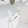 Nuevo anillo simple liso de Joker red de anillos diseño de nicho de moda sensación a través de anillo le fabricantes al por mayor