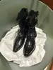 Nuevas Botas Vaqueras Occidentales Super Trendy de Nicho 2026 con Puntera Puntiaguda, Remaches, Hebilla de Cinturón, Corte en V, Botines Fruncidos con Tacones Gruesos