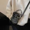 Bolso pequeño de alta gama para mujer 2024 nuevo estilo de moda bolso cubo portátil combinable estilo explosión bolso cilíndrico para llevar al hombro