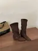 Botas Quadradas de Camurça Estilo Coreano com Salto Bloco para Mulheres, Novo Modelo Outono/Inverno 2026, Botas de Cano Médio com Fivela de Cinto e Aumento Interno de Altura, Botas de Equitação