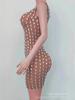Vestido Corto sin Mangas de Malla Transparente Color Marrón con Cristales Brillantes, Perfecto para Mujeres Sexy para Celebrar Fiestas y Cumpleaños