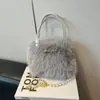 Bolsa de Pelúcia Longa para Mulheres 2025 Nova Tendência Versátil Bolsa de Mão Estilo Quente Elegante Bolsa de Ombro Transversal de Pelúcia