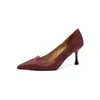 Zapatos de tacón alto estilo socialité elegantes de 7 cm, nuevo modelo de verano 2026, punta fina, tacón de aguja, zapatos de cuero sin cordones de corte bajo