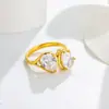 Anel de luxo leve estilo europeu e americano com zircônia em formato de gota dupla pera, design de nicho, anel exagerado e único para o dedo indicador para mulheres