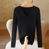 Camiseta básica de cuello en V para mujer, nuevo suéter pullover de otoño e invierno, corte ajustado y favorecedor, top de punto para usar en capas, venta al por mayor para comercio exterior