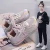 Sapatos de menina 2026 novo modelo início do outono sapatos infantis respiráveis Dexun sapatos de menino para atividades ao ar livre antiderrapantes para corrida sapatos Forrest Gump