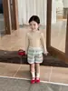 Ropa Infantil Estilo Coreano Otoño/Invierno 2026: Conjunto de Dos Piezas para Niña: Chaleco de Punto Floral Vintage y Shorts