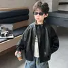 Jaqueta de Couro com Gola Alta e Botões para Meninos, Estilo Coreano, Jaqueta Cool e Estilosa para Crianças Pequenas e Crianças Jovens, Roupa de Motociclista