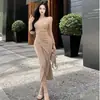 Vestido de manga larga con cuello en V cruzado de estilo maduro para mujer, otoño, plisado, ajustado, con temperamento, longitud media, cinturón en la cintura, falda que realza la cadera