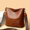 Bolso Cubo para Mujer 2023 Nuevo Bolso de Hombro Cruzado para Mujer de Cuero Suave Simple Versátil para Todas las Ocasiones Bolso de Gran Capacidad para Adultos Mayores Moderno