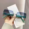 Gafas de sol degradado bicolor sin montura nuevas 2025 gafas de sol para conducir para mujer tendencia de moda gafas de sol de moda para redes sociales