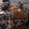 Manta con Estampado de Leopardo Maillard de Piel de Conejo Juego de Cuatro Piezas Invierno Engrosado Cálido Sábana Bajera y Funda de Edredón de Terciopelo de Leche Ropa de Cama