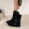 Botines Chelsea Retro con Hebilla Estilo Coreano para Mujer 2026 Otoño Nuevo Punta Redonda Aumento Oculto de Altura Ante Estilizador Fruncidos Botas
