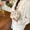 Bolsa de cosméticos al por mayor de lana de cordero para teléfono, maquillaje, monedero, sensación de alta gama, almacenamiento, bolsa de almacenamiento de sobre rojo en stock, lote