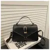 Bolsa pequena de temperamento feminina 2026 inverno nova bolsa de mão estilosa bolsa transversal estilo coreano personalizada ins bolsa quadrada pequena de ombro único