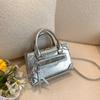 Bolso brillante de charol para mujer 2023 otoño e invierno nuevo bolso bandolera de hombro diseño nicho estilo occidental bolso de mujer que combina con todo