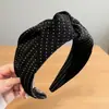 Estilo avanzado Otoño e Invierno Nuevo estilo Aro para el cabello Pinza para el cabello de parte superior craneal alta para mujer Temperamento Lavado de cabello a presión lateral ancho Hebilla para la cabeza de estilo avanzado