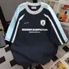 Camiseta de Manga Curta com Estampa de Letras e Patchwork de Cores Contrastantes 2026 Novo Estilo de Verão Estilo Casual Preguiçoso Top Solto