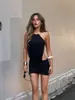 Vestido Curto Sexy Hot Girl 2025 com Argola de Metal, Gola Halter, Sem Mangas, Costas Abertas, Patchwork, Modelagem Slim Fit Bodycon, Cor Sólida, para Mulheres