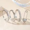 Anillo de Luz de Zirconia Incrustada en Oro Real Chapado en Cobre Transfronterizo Europeo y Americano Lujo Ligero Sensación de Alta Gama Anillo para el Dedo Joyería de Mano Versátil Fabricante Venta al por Mayor en Stock