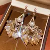 Pendientes de Flor de Perla con Circonita Incrustada de Diamantes de Lujo, Pendientes de Moda de Lujo Ligero y Gama Alta, Pendientes de Estilo Europeo y Americano con un Diseño de Nicho